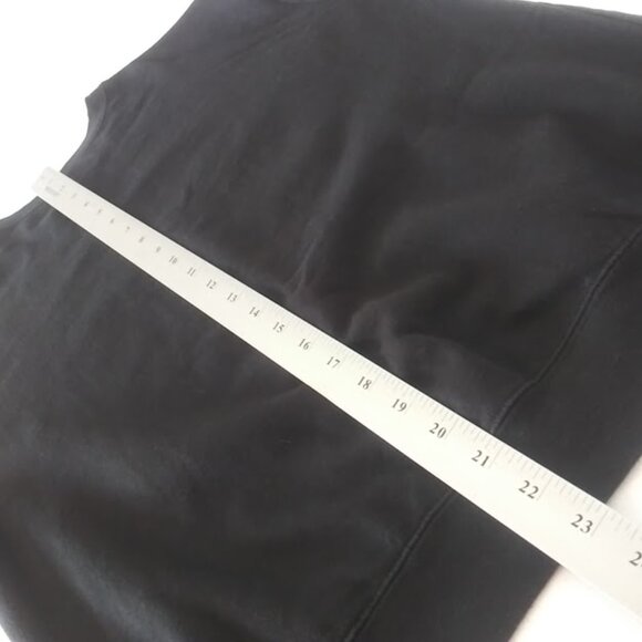 Looney Tunes women's size M Black "That's all Folks!" logo sweater - Picture 10 of 11